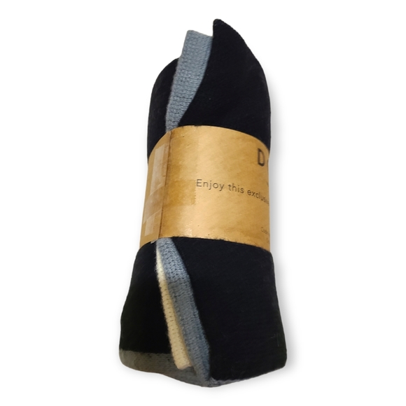 DONNI. tri color blanket scarf with fringe - Picture 4 of 7